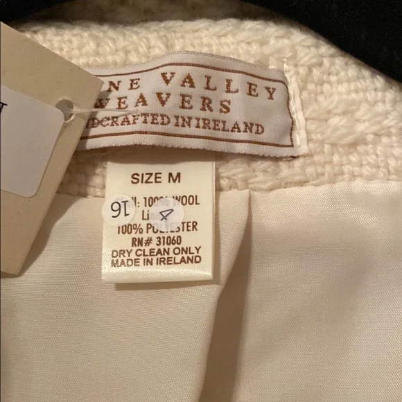 Vintage Boyne Valley Wool
Knit Coat Ivory
Handcrafted Lined Buttons
Pockets Med - Picture 4 of 11
